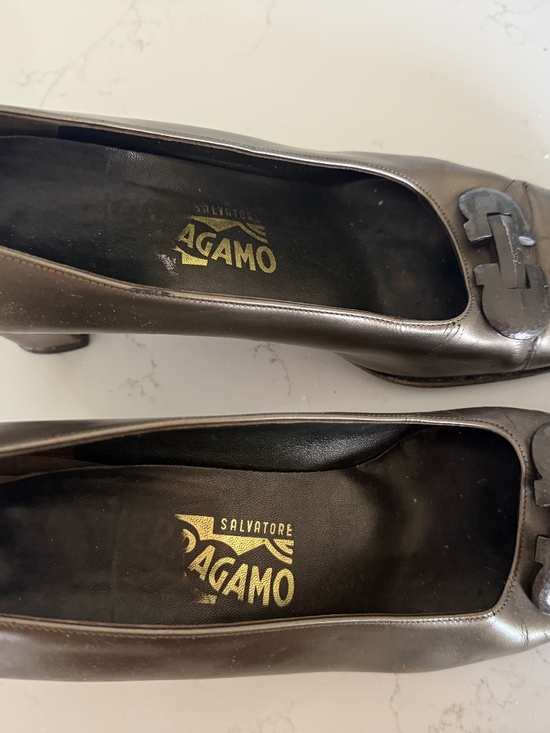 Vintage Salvatore Ferragamo Champagne Gold leather pumps - Picture 1 of 5